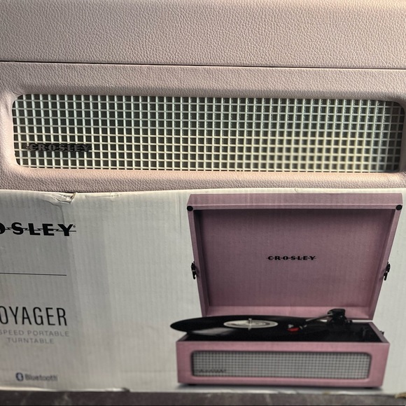 Crosley Voyager Turntable Pink Vinyl Amethyst New - Picture 2 of 3
